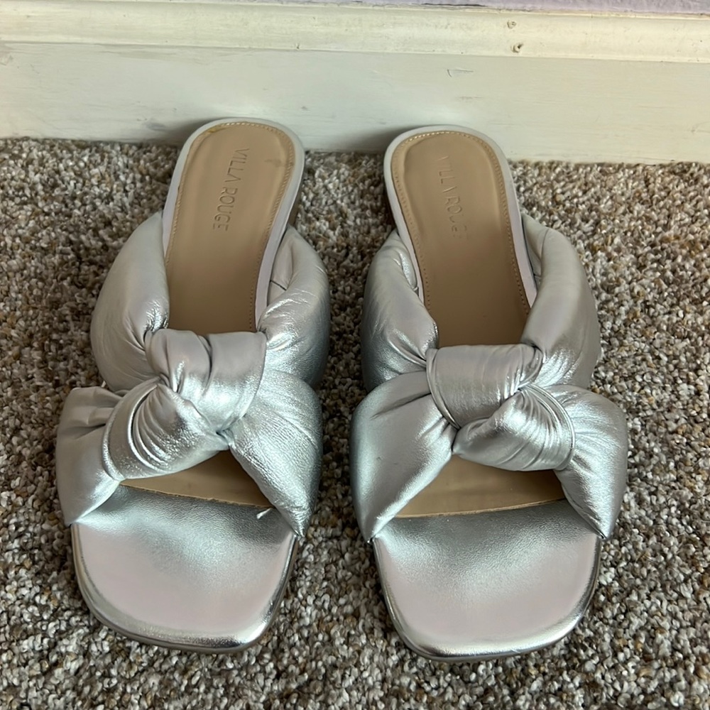Silver knotted slides